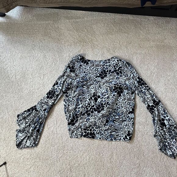 Papillon Surplise French Front Tuck Blouse With Bohemian Sleeves - Picture 9 of 11